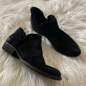 Born Kerri black vintage distressed leather back zip booties size 8.5/9